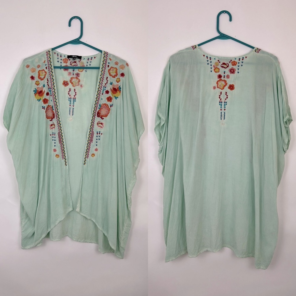 ANDREE kimono embroidered floral design on mint color S
